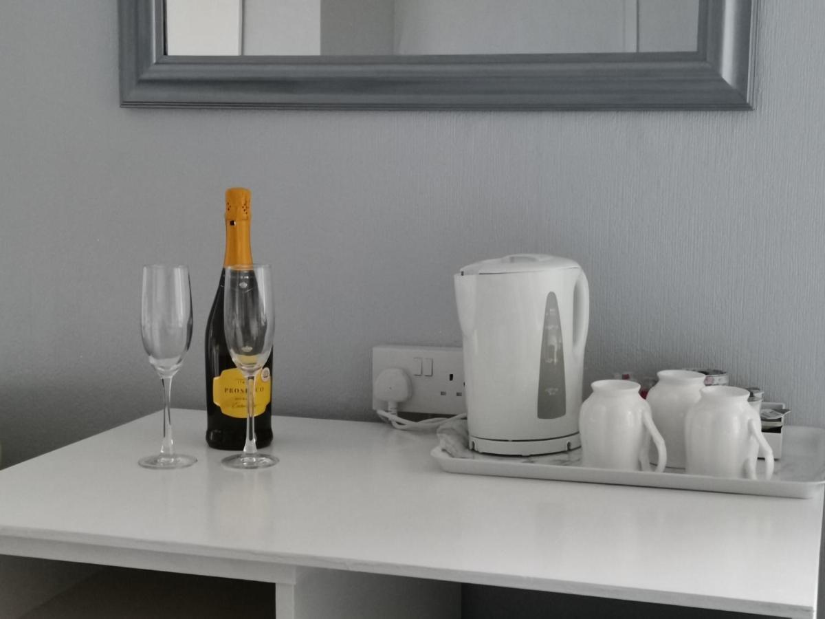 Anglesey House Bed & Breakfast Ландъндо Екстериор снимка