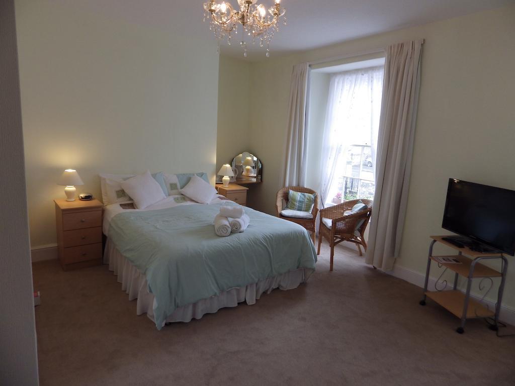 Anglesey House Bed & Breakfast Ландъндо Стая снимка