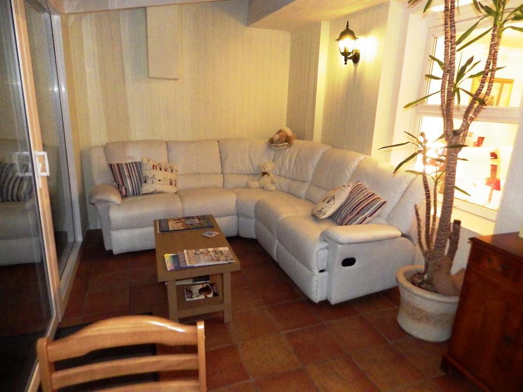 Anglesey House Bed & Breakfast Ландъндо Екстериор снимка