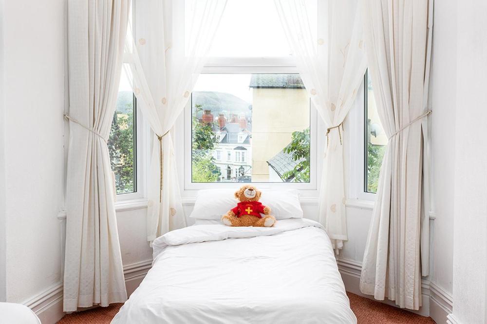 Anglesey House Bed & Breakfast Ландъндо Екстериор снимка